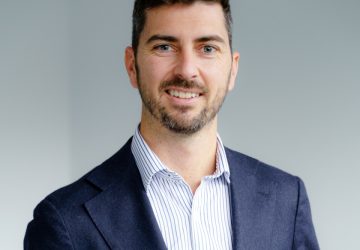 Professional man in a suit smiling for Therapia, related to Doctors & Medical Professionals CPD.